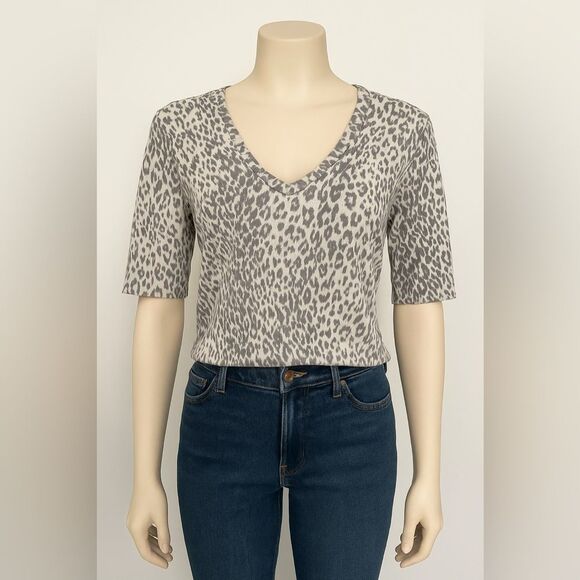 Feel Free to Send Me an Offer! | Express Gray Leopard Print V-Neck Tee – Size XS - Picture 1 of 4